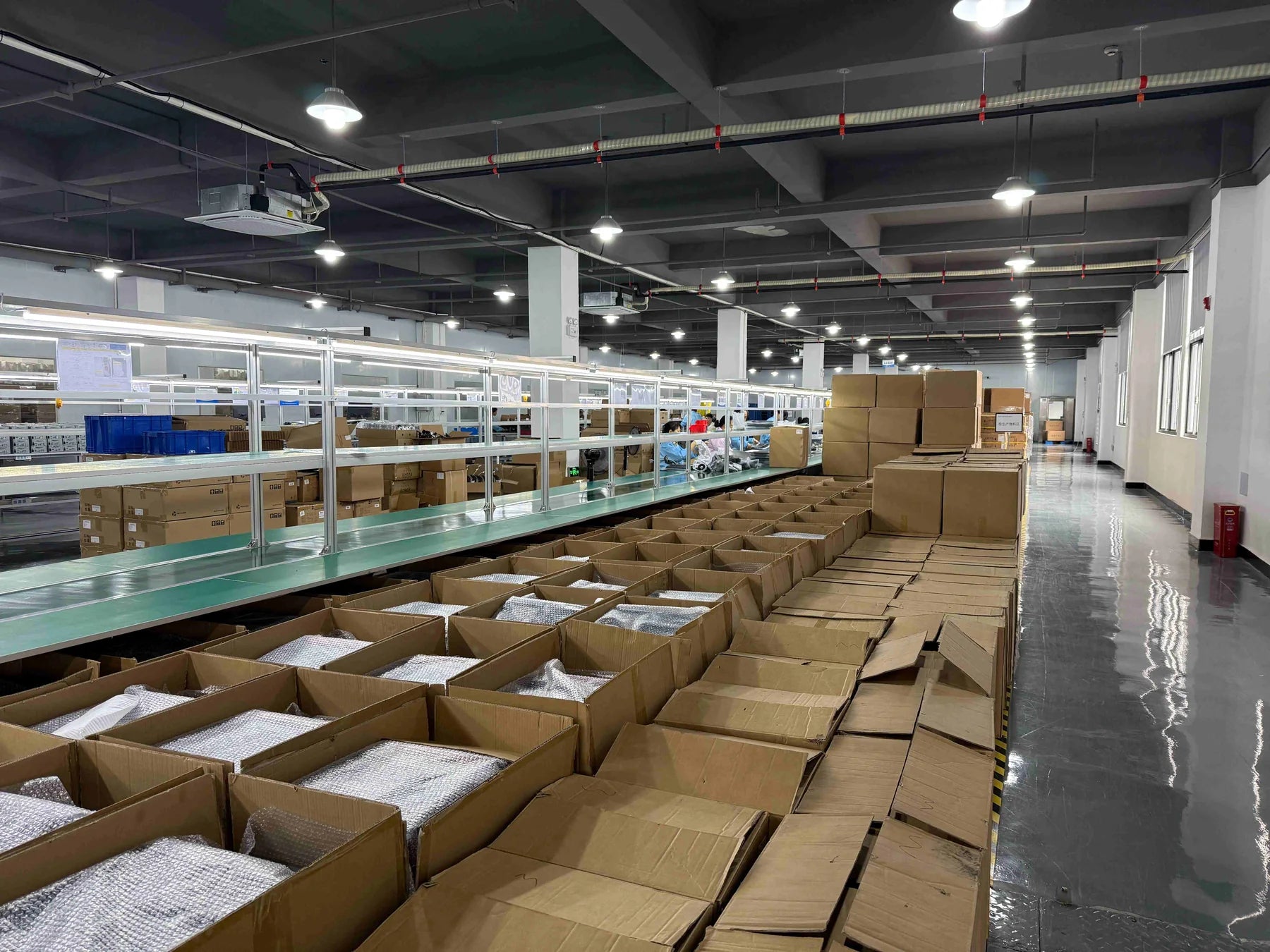 Jingxi Box Hunan production floor with organized assembly lines and work in progress